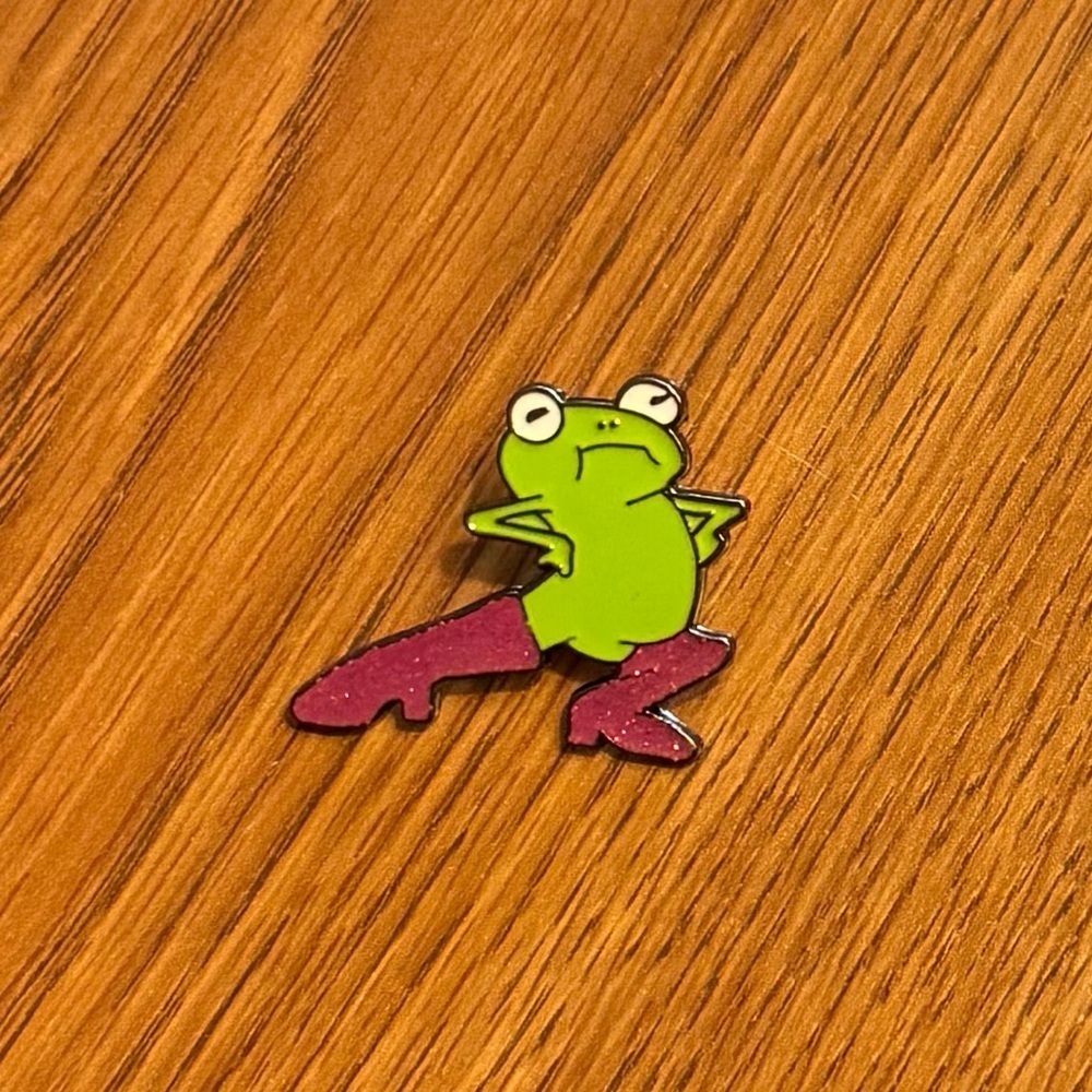 Women’s Accessories Stylish Fun Cute Green Frog Enamel Pin with Pink Boots